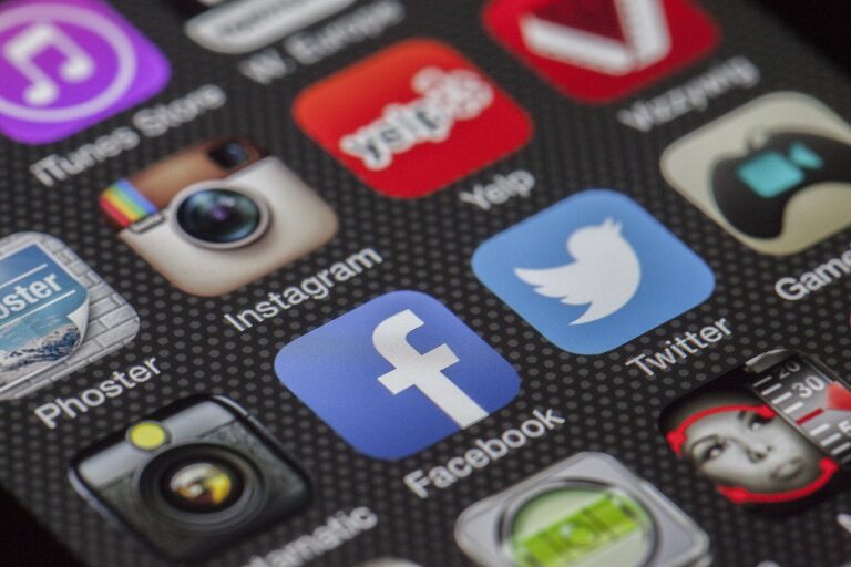 Powerful Reasons to Take a Social Media Marketing Course Today